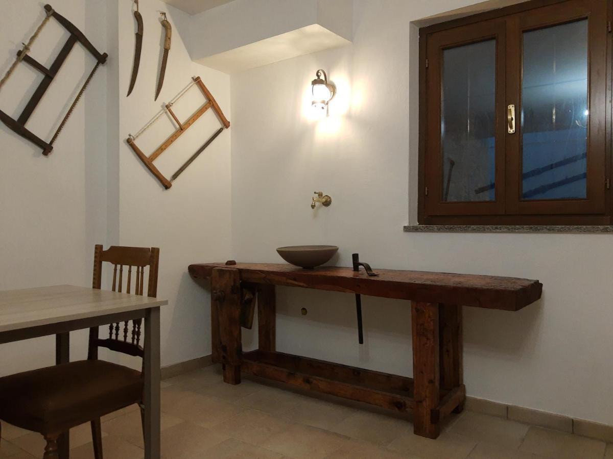 カステルデルフィーノ La Misun De Ciafre Bed & Breakfast エクステリア 写真